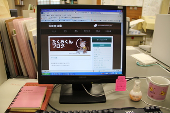 desk.jpg
